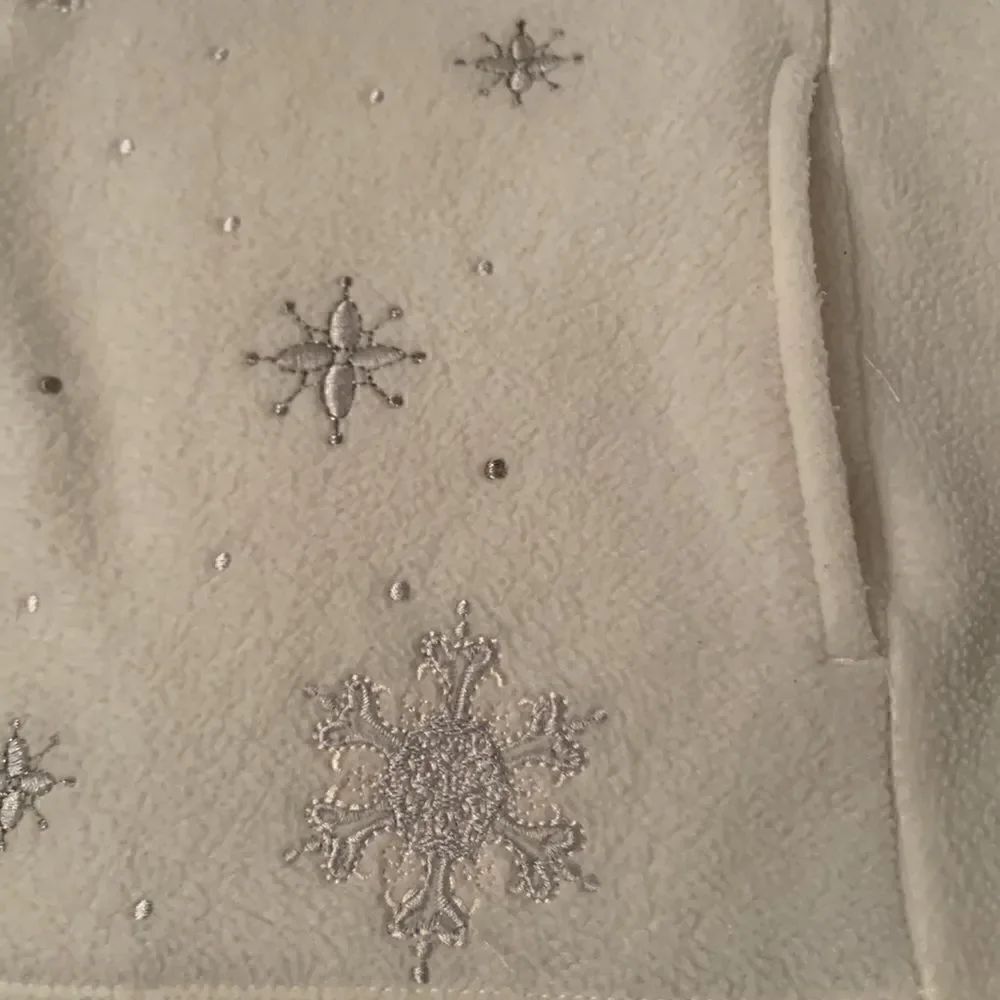 Croft & Barrow Fleece Embroidered Snowflake Vest Size LP - Picture 8 of 10